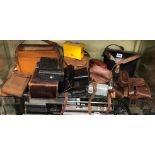 SELECTION OF VINTAGE BOX AND VESTA CAMERAS, BROWNIES AND KODAK, ETC.