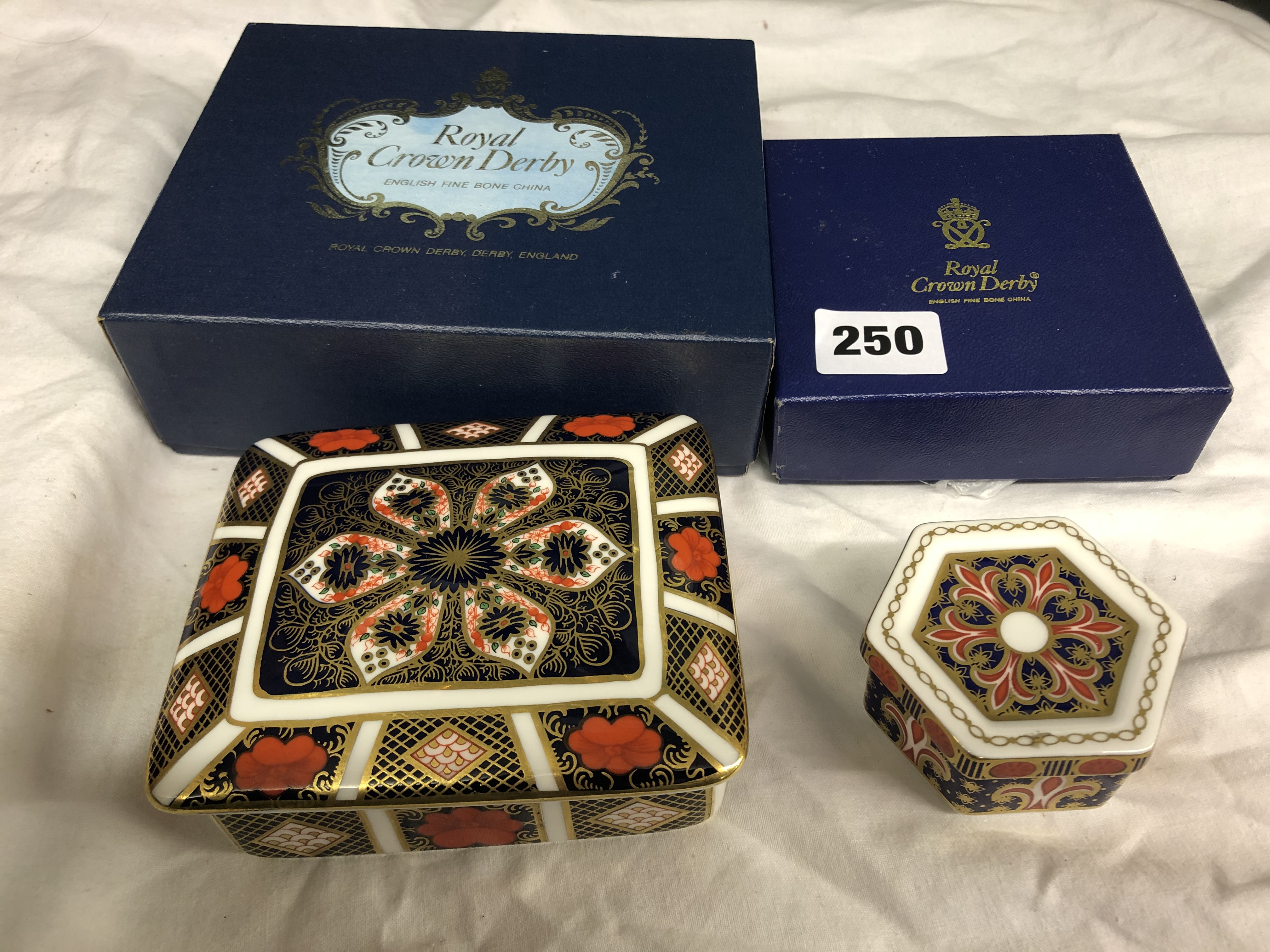 BOXED ROYAL CROWN DERBY A1297 PATTERN HEXAGONAL TRINKET BOX AND COVER