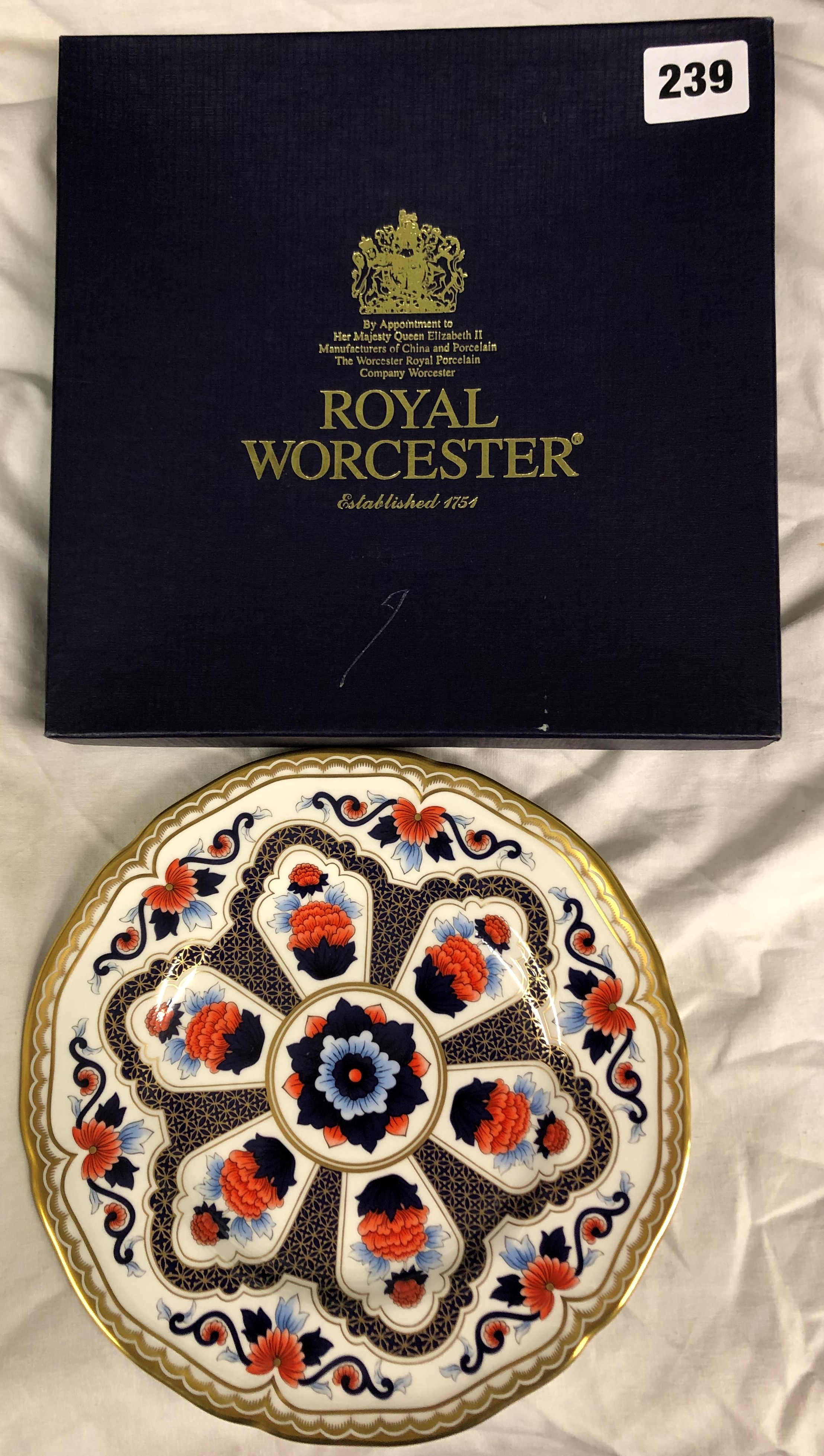 BOXED ROYAL WORCESTER IMARI STAR PLATE