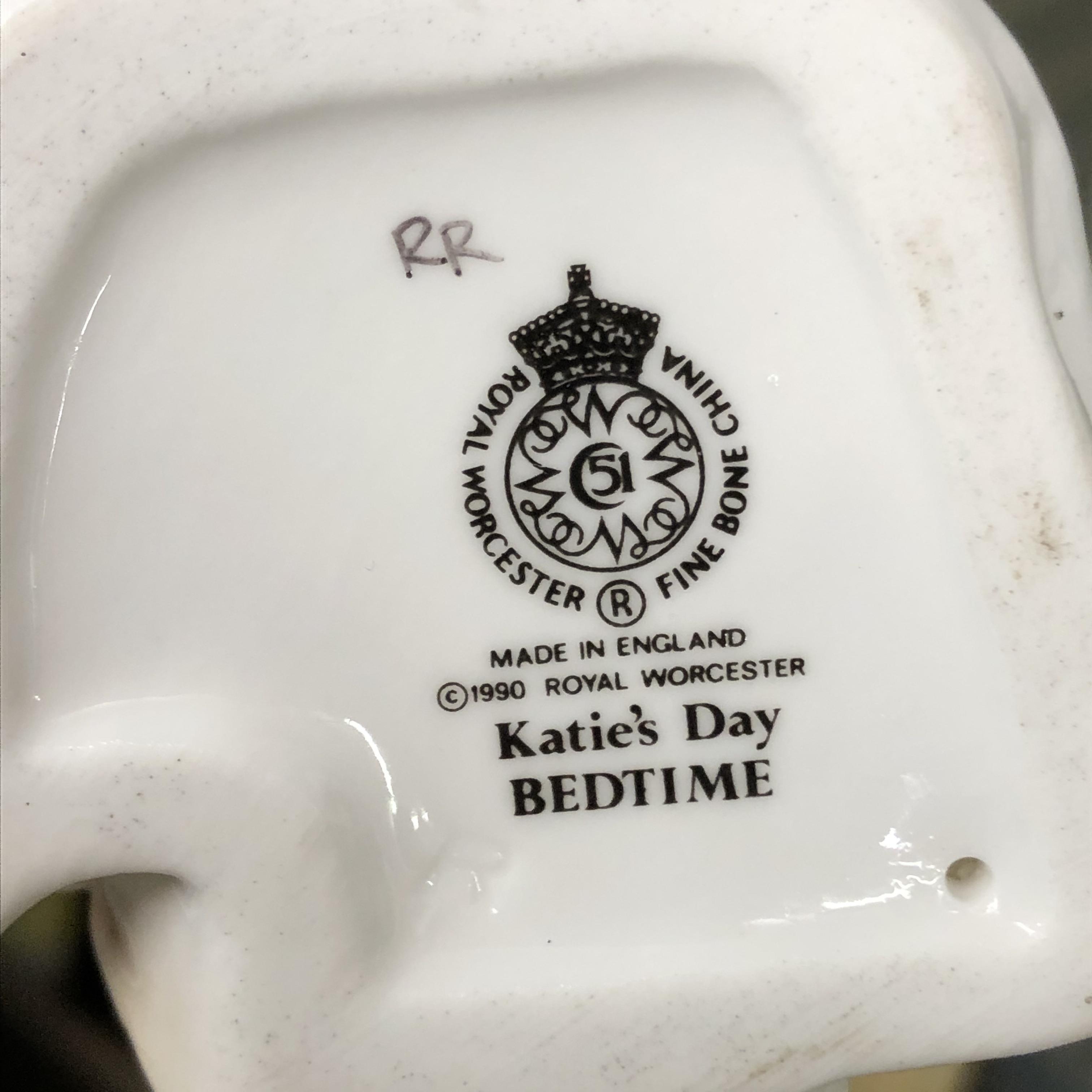 BOXED ROYAL WORCESTER FIGURE 'KATIE'S DAY BEDTIME' - Bild 2 aus 2