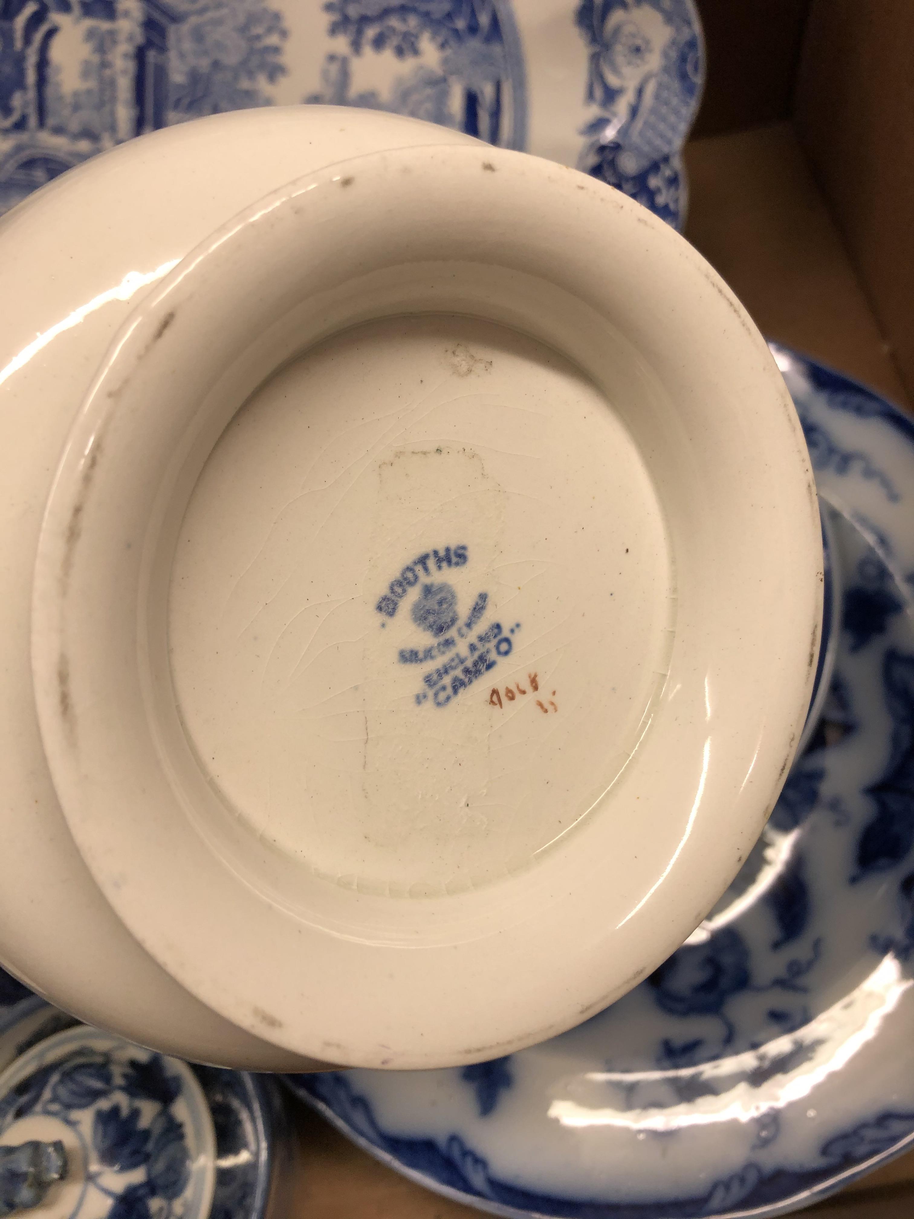 BOX OF BLUE AND WHITE TRANSFER PRINTED WARE, SPODE ITALIAN SERIES DISH, CHINESE BALUSTER VASE A/F, - Bild 4 aus 7