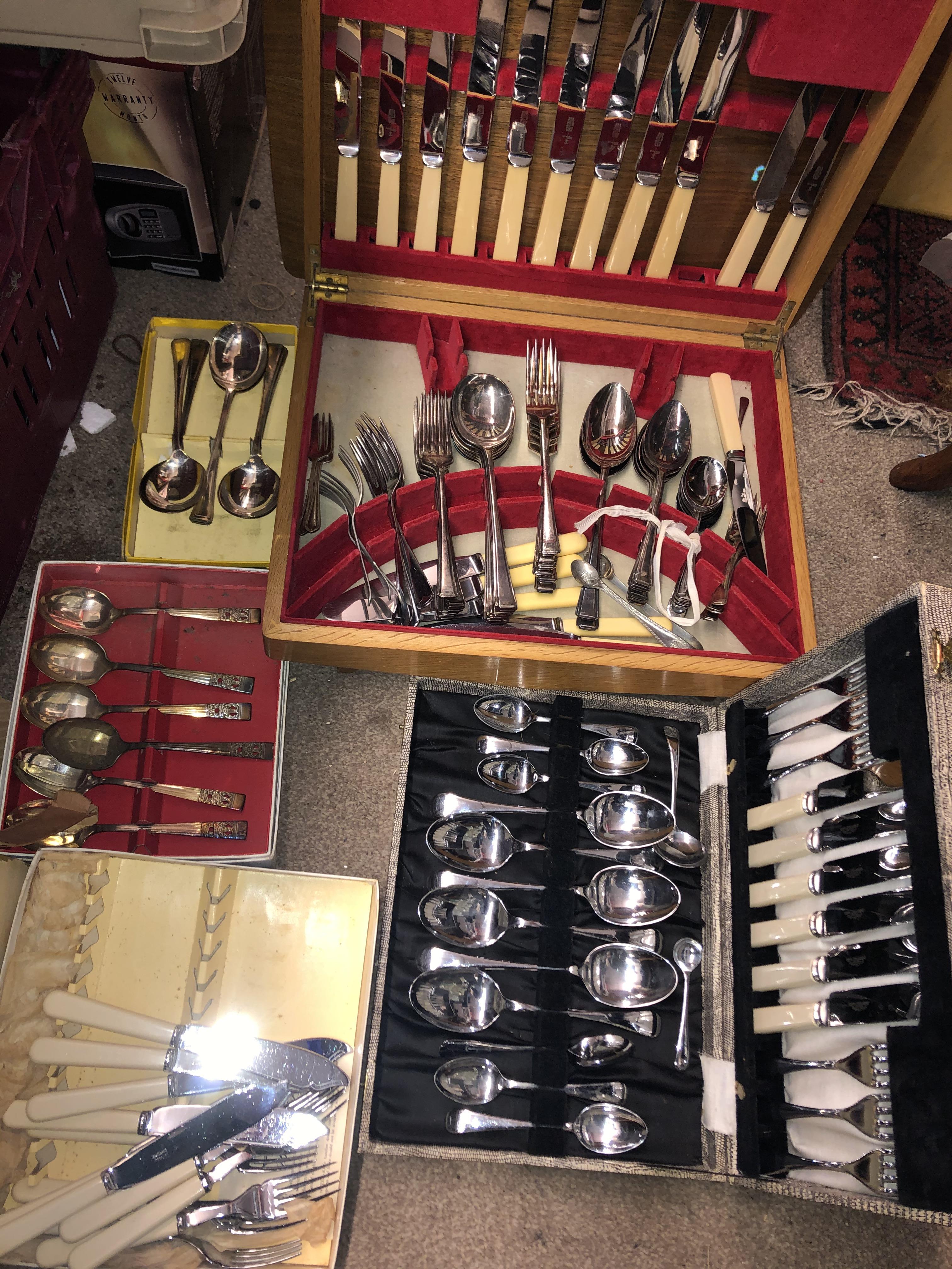 1950S CANTEEN OF CUTLERY AND VARIOUS BOXED CUTLERY INCLUDING FISH CUTLERY