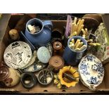 TWO CARTONS OF VARIOUS CERAMICS AND CUTLERY INCLUDING A MAJOLICA STYLE AUTUMN LEAF JUG,