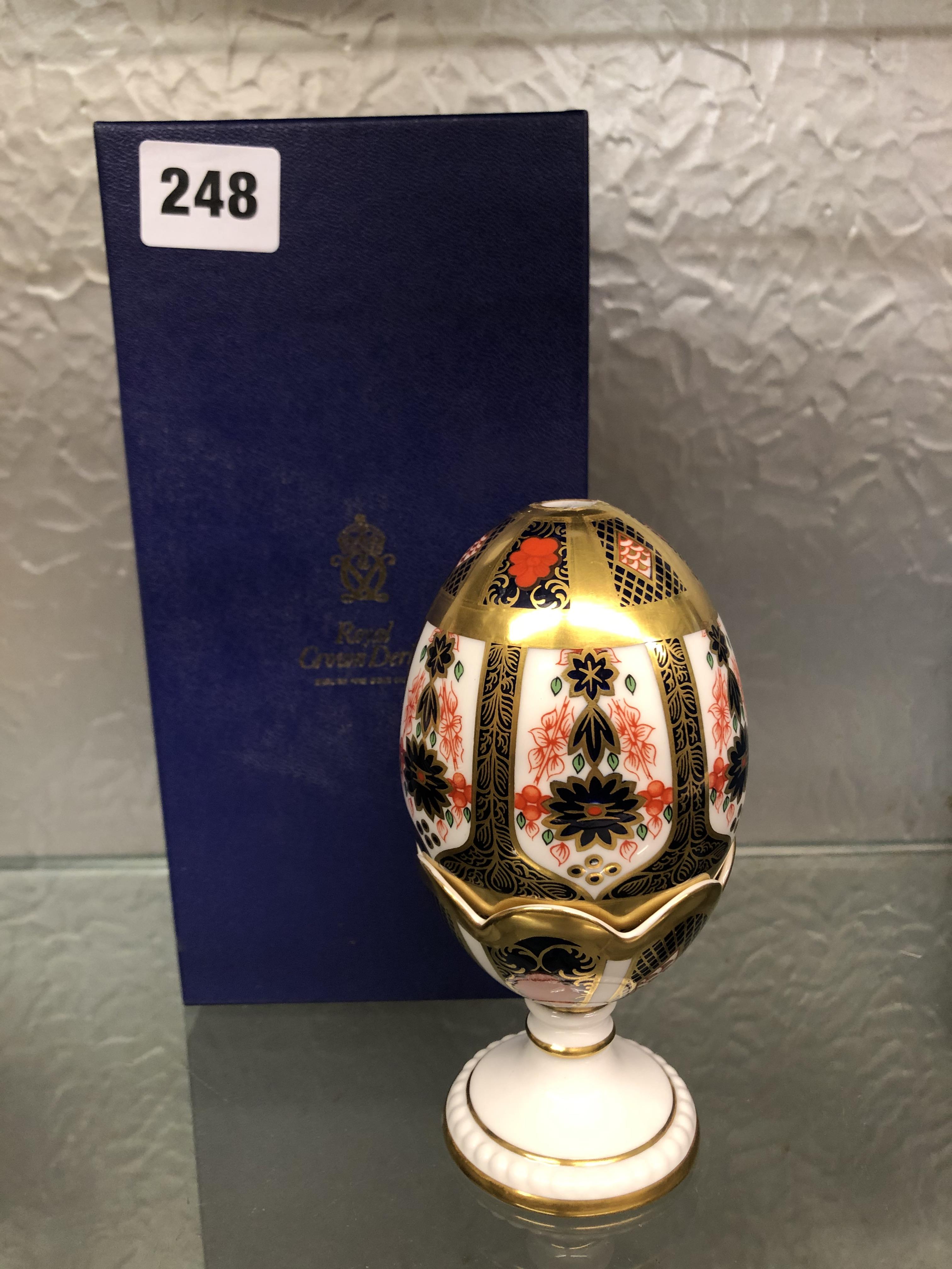 BOXED ROYAL CROWN DERBY OLD IMARI PATTERN DECORATIVE EGG ON STAND