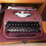 CASED VINTAGE MANUAL TYPEWRITER