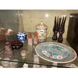 SELECTION OF ORIENTAL WARES, PLATES, BLUE AND WHITE PRUNUS BARRELS,