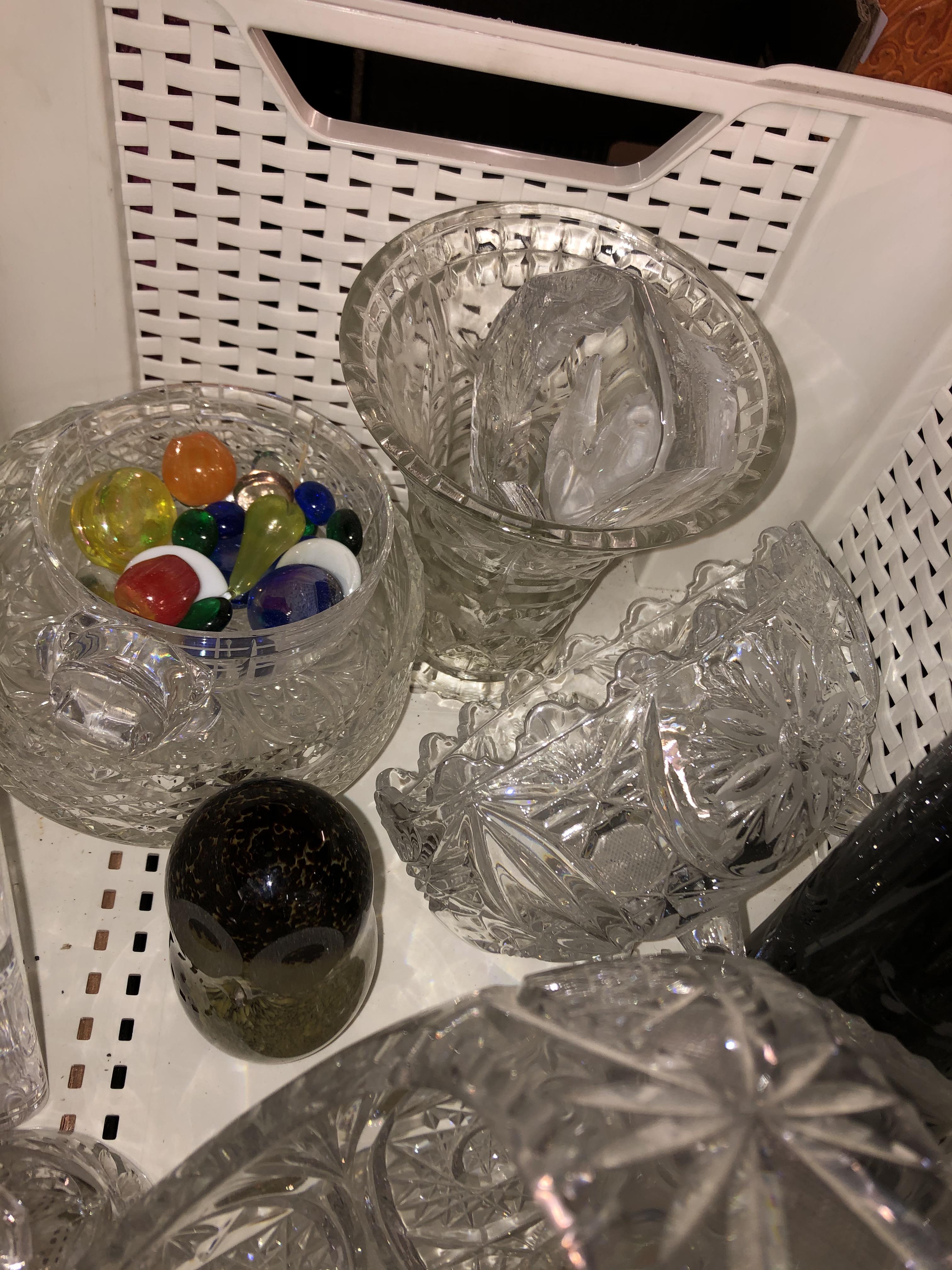 CRATE OF GLASSWARE INCLUDING BASKET, OWL PAPERWEIGHT, - Image 2 of 2