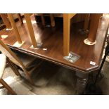LATE VICTORIAN EXTENDING DINING TABLE WITH CANTED EDGE ON FLUTED TAPERED LEGS 75CM H X 125CM W X