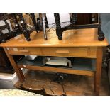 MID 20TH CENTURY OAK OFFICE DESK FITTED WITH TWO DRAWERS (DIMENSIONS-W.134CM,H.76CM,D.