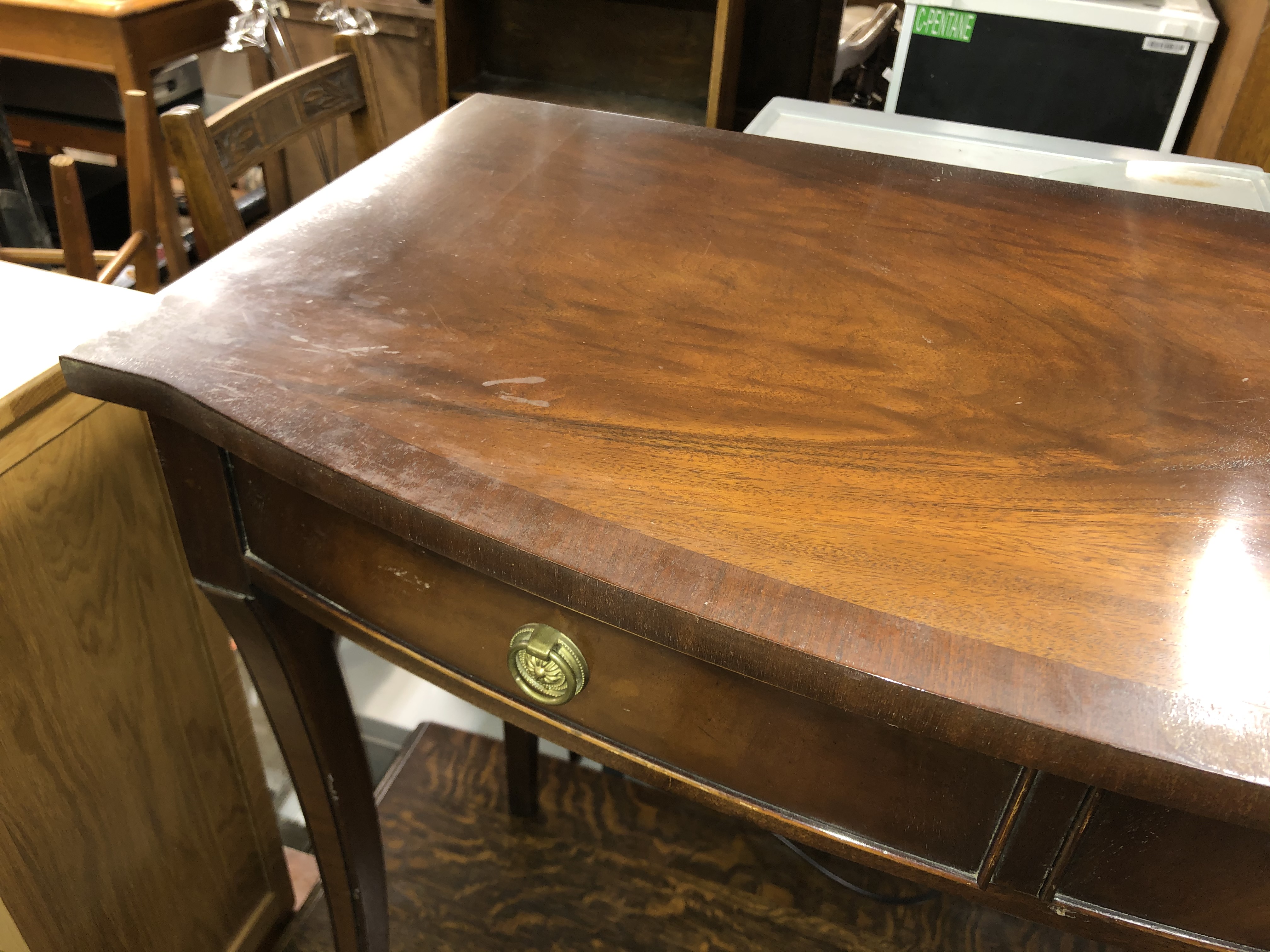 REPRODUCTION GEORGE III STYLE BOW FRONT SIDE TABLE FITTED WITH TWO DRAWERS ON CONCAVE FORE LEGS - Image 3 of 6