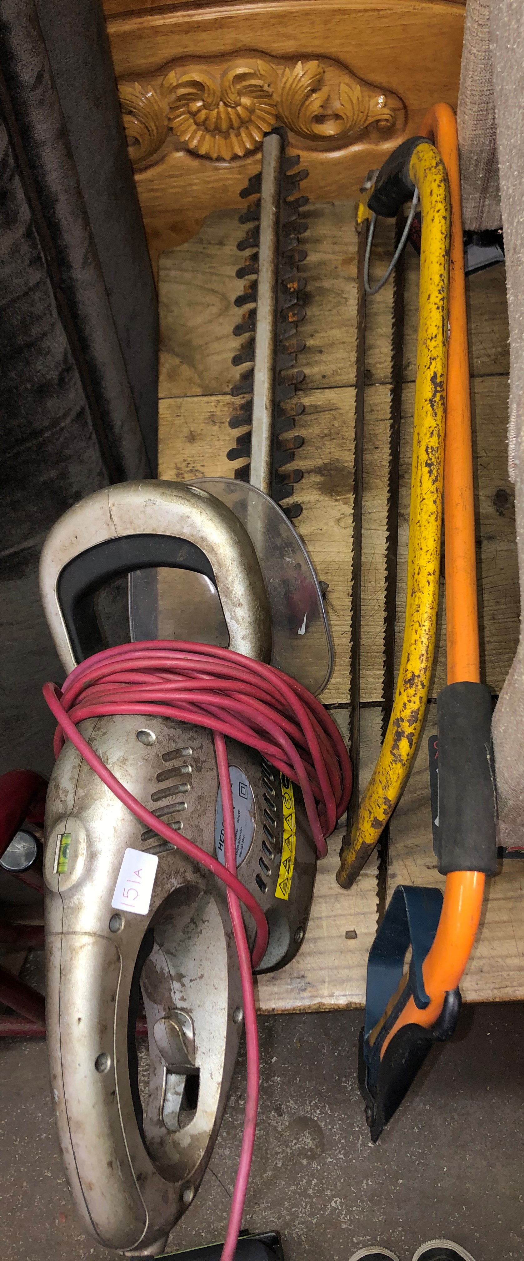 HEDGE TRIMMER AND BOW SAWS