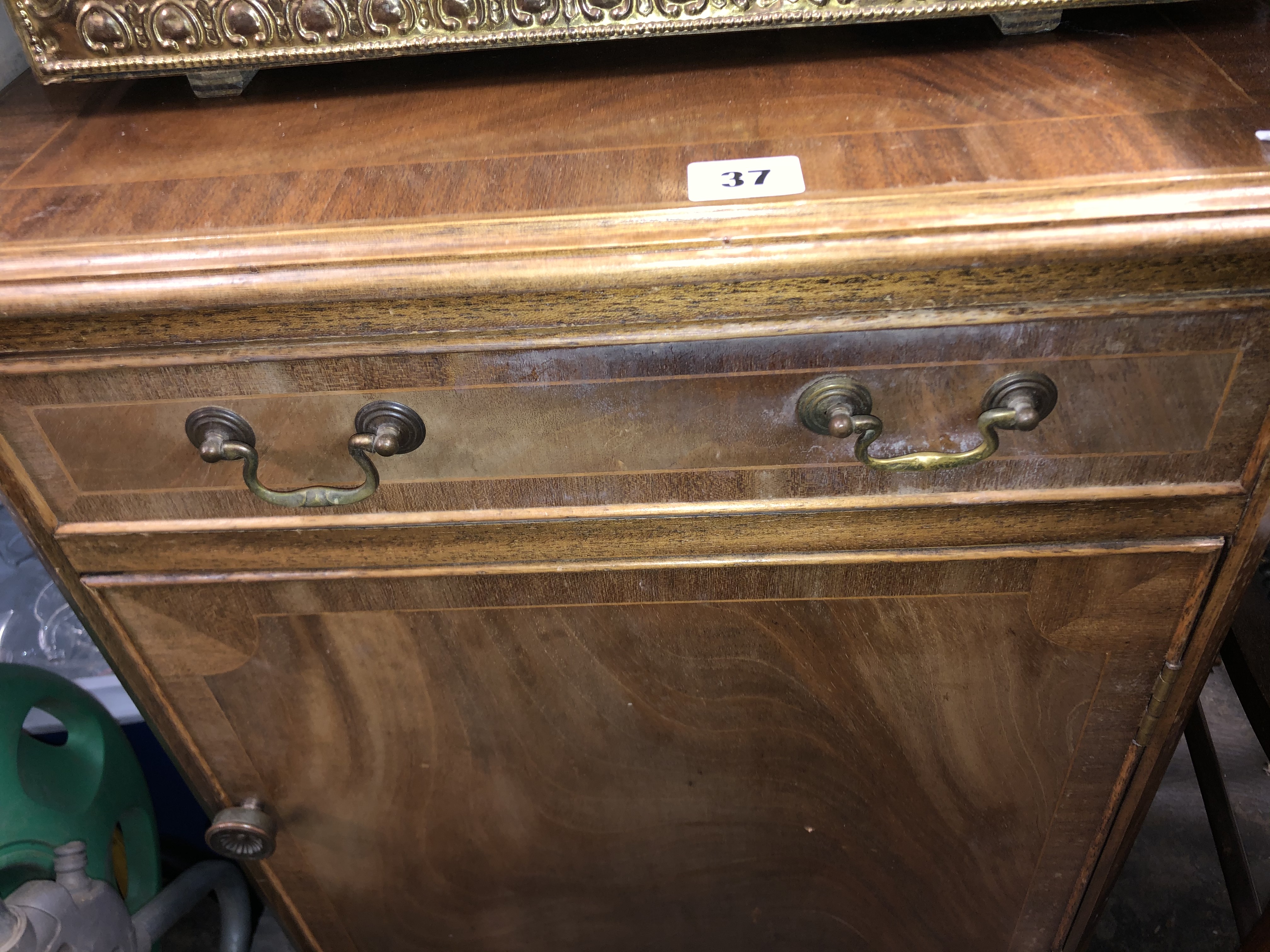 MAHOGANY CROSSBANDED CUPBOARD FITTED WITH A SINGLE DRAWER - Image 2 of 2