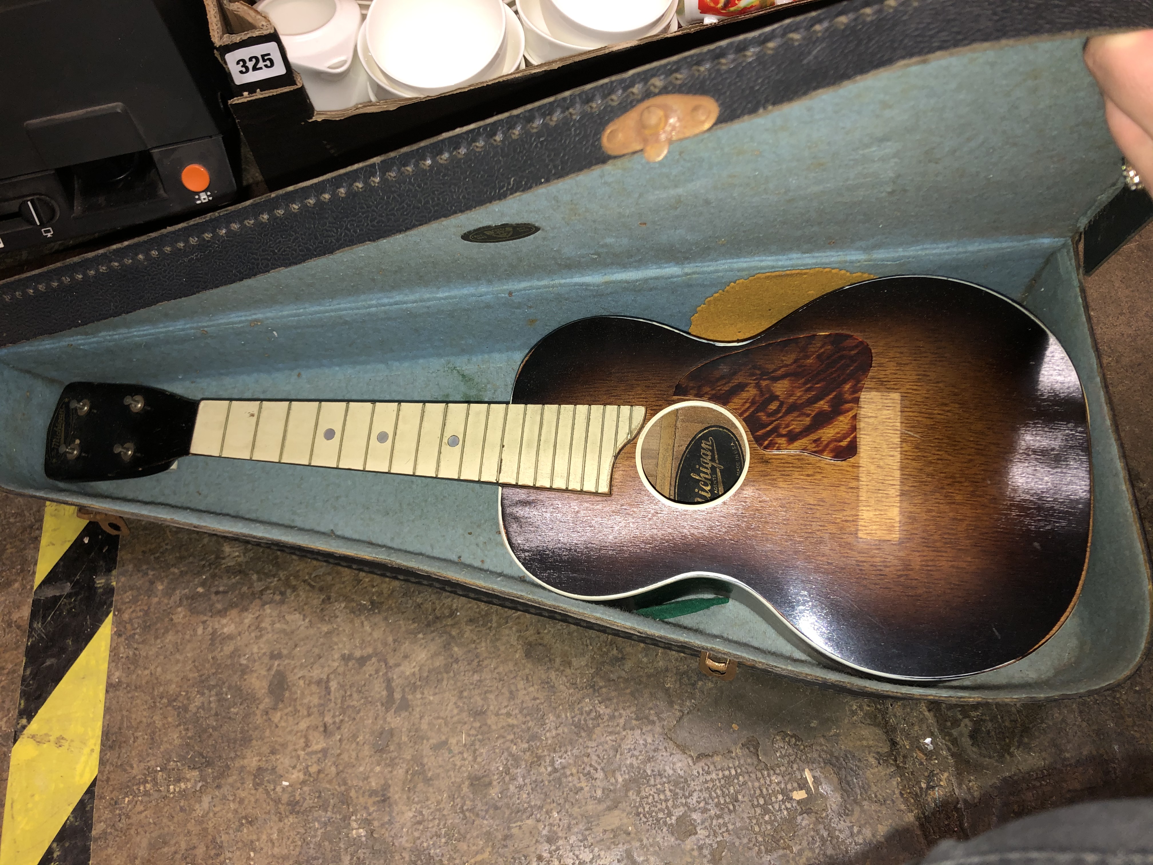 CASED SMALL MICHIGAN ACOUSTIC GUITAR/UKELE