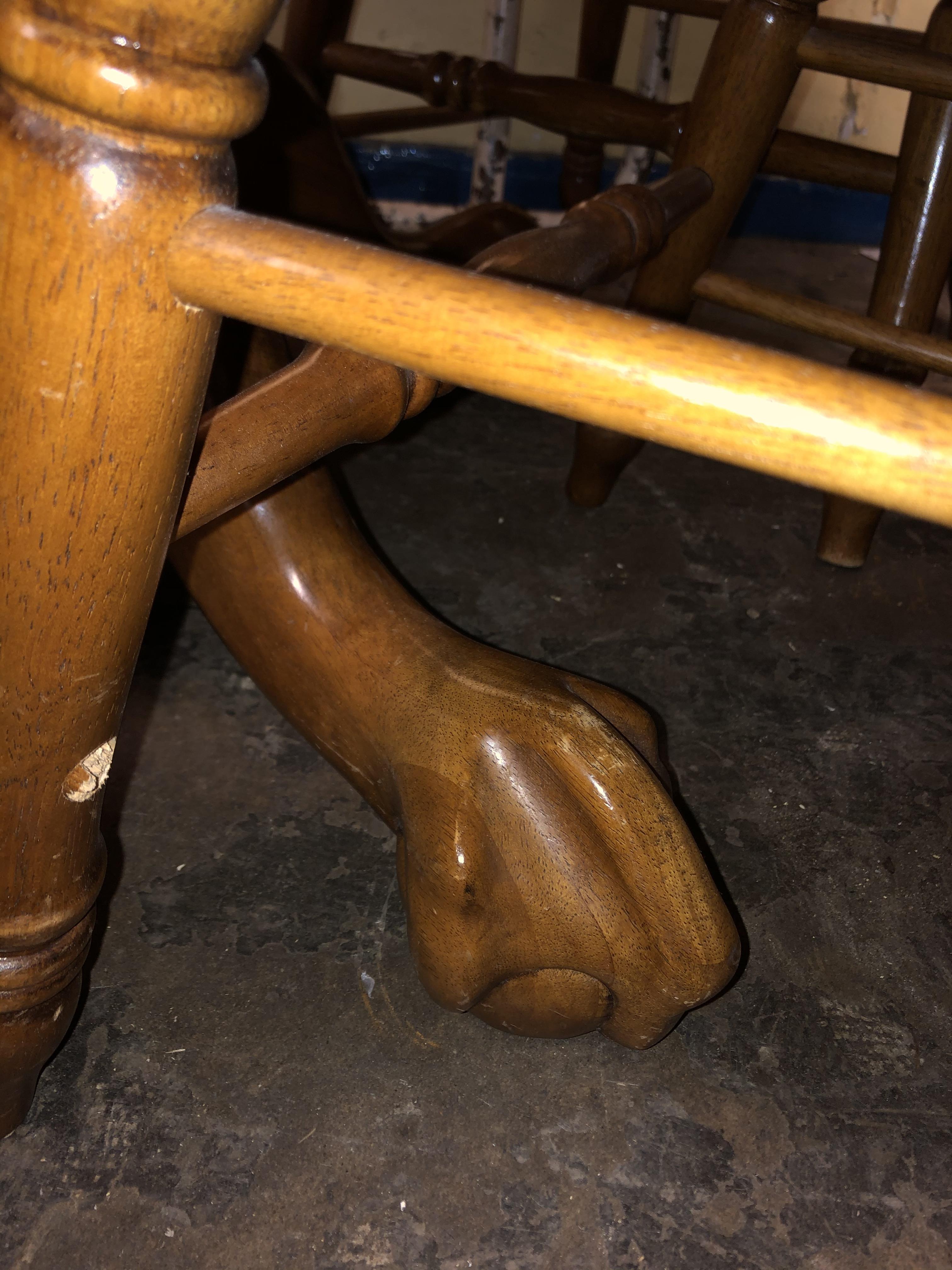 OAK CIRCULAR PEDESTAL FARMHOUSE DINING TABLE AND FOUR PIERCED FIDDLEBACK CHAIRS - Image 6 of 6