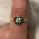 STAMPED 18CT YELLOW GOLD EMERALD AND DIAMOND CLUSTER DRESS RING SIZE Q 4.