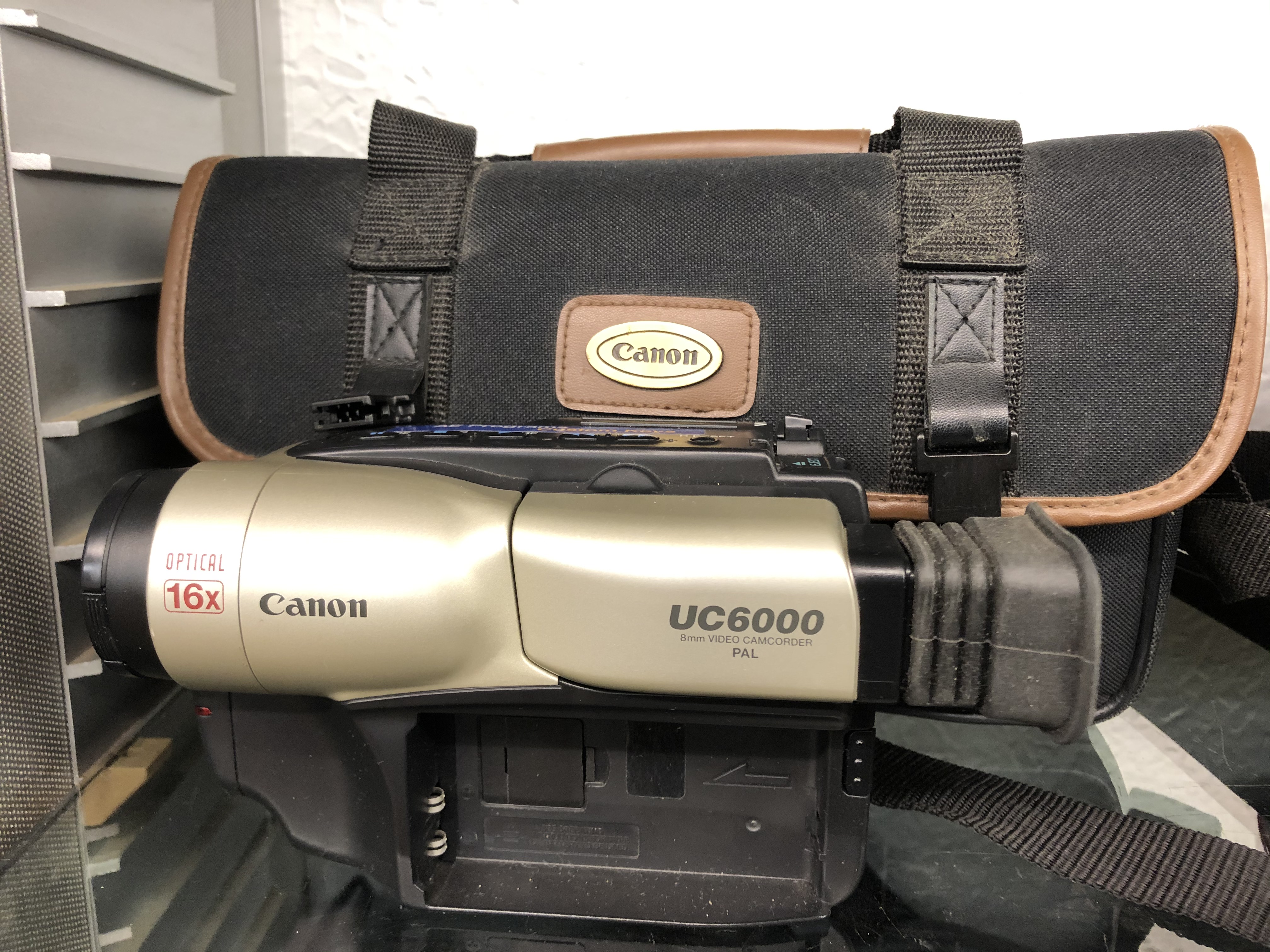 CANON 8MM VIDEO CAMCORDER IN TRAVEL BAG