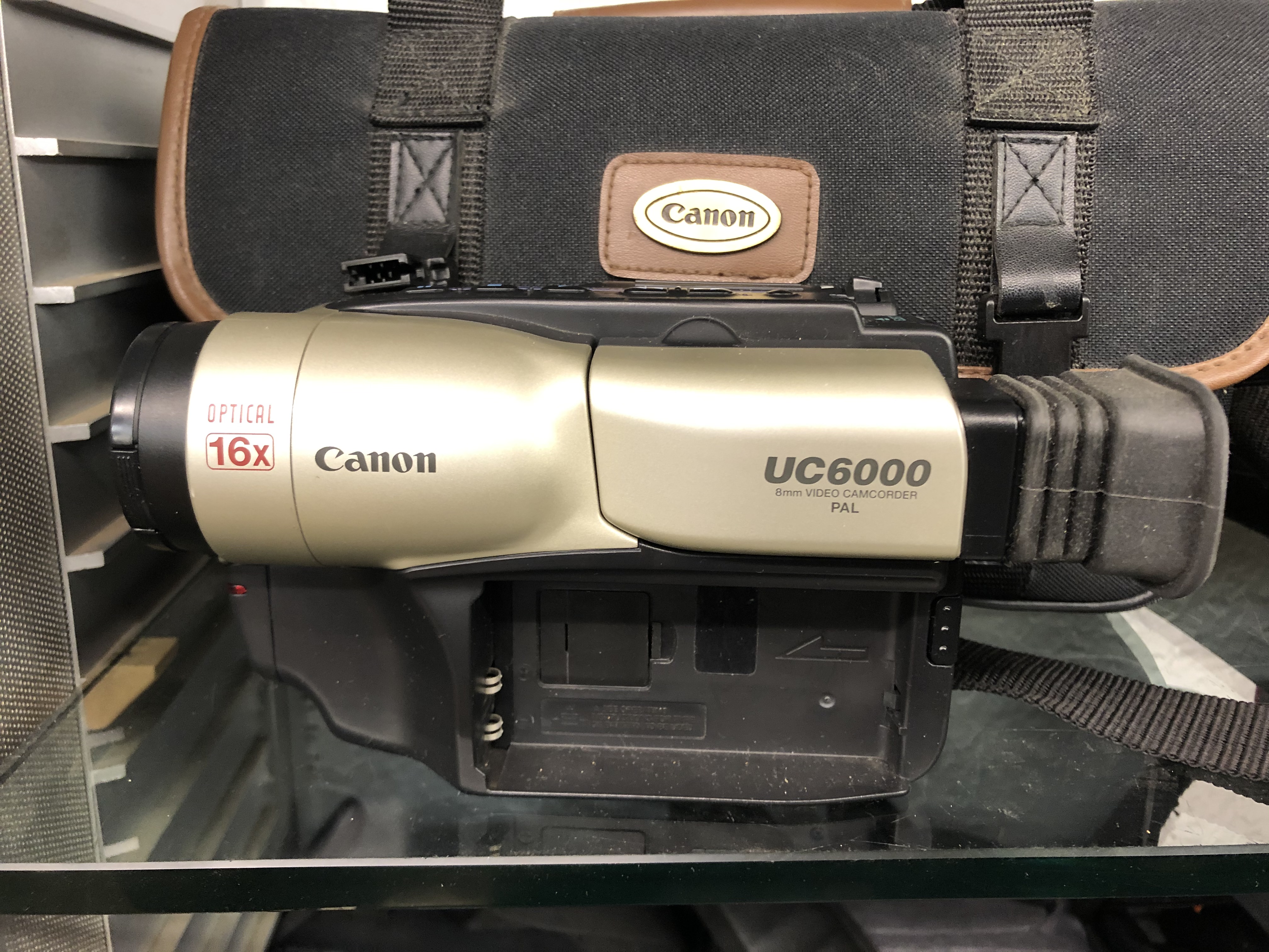 CANON 8MM VIDEO CAMCORDER IN TRAVEL BAG - Image 2 of 7