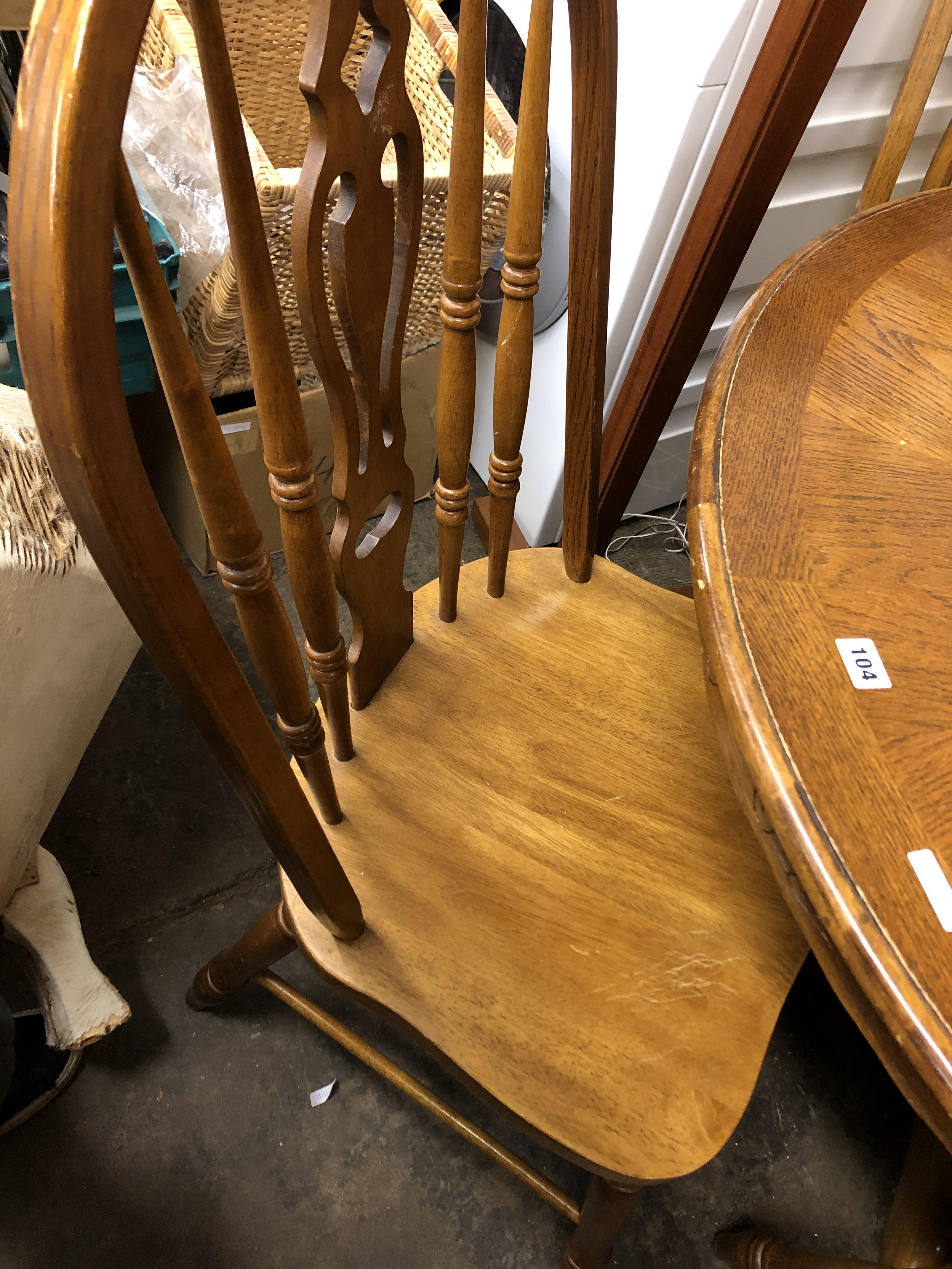 OAK CIRCULAR PEDESTAL FARMHOUSE DINING TABLE AND FOUR PIERCED FIDDLEBACK CHAIRS - Image 3 of 6