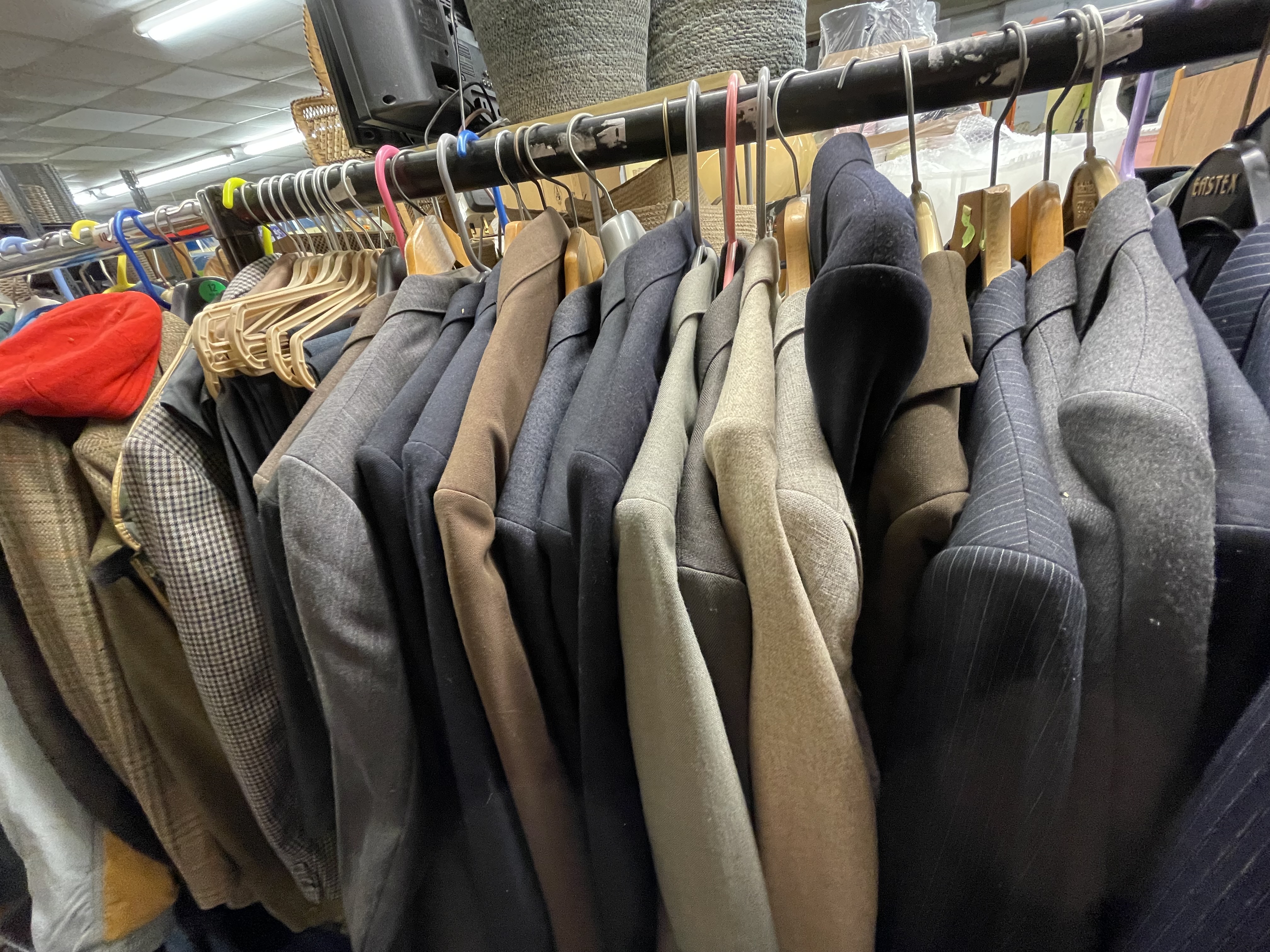 CLOTHES RAIL OF VARIOUS GENTS BLAZERS AND JACKETS AND LIGHTWEIGHT COATS, - Image 5 of 12