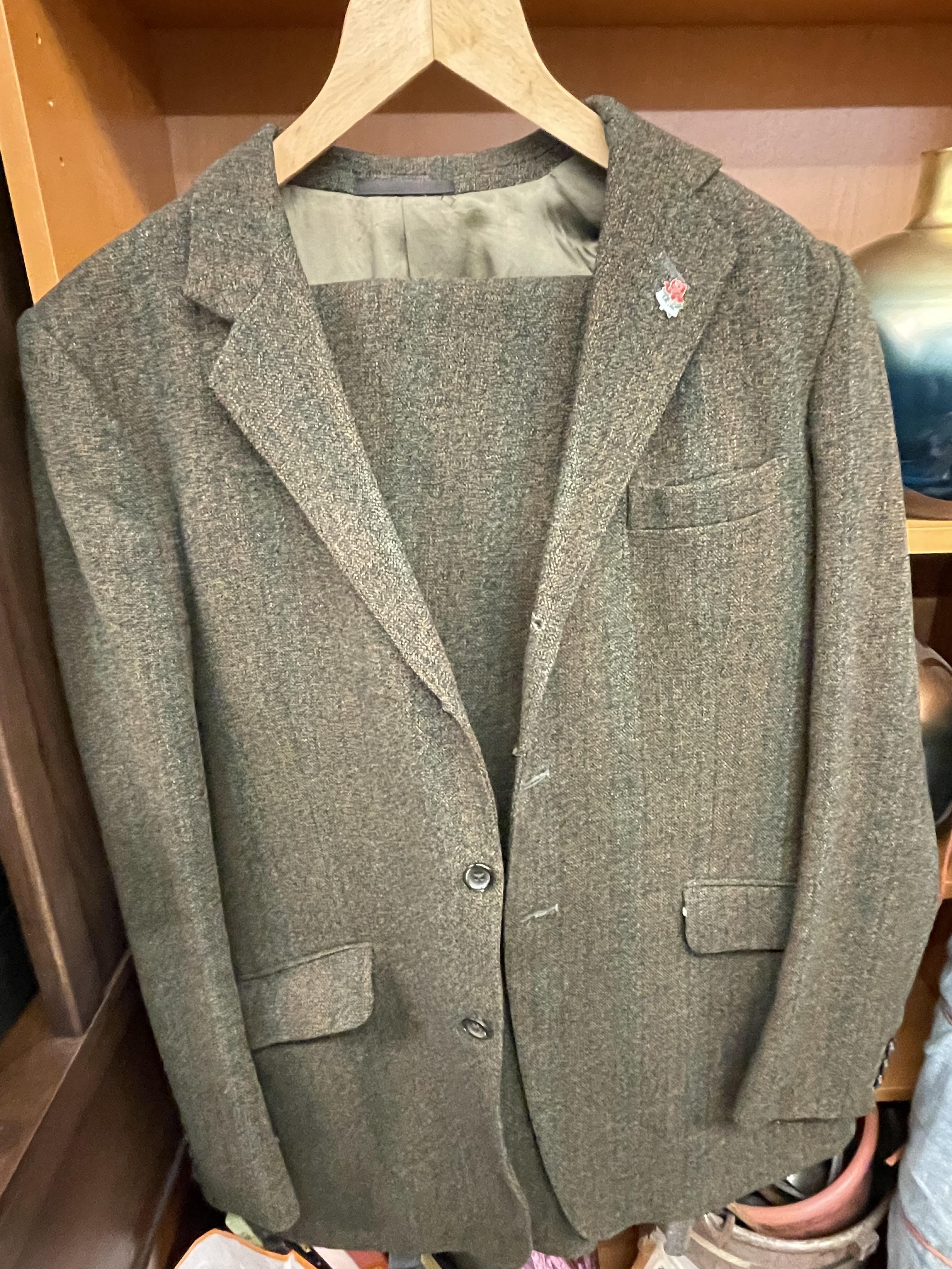 SMALLER CLOTHES RAIL OF VARIOUS GENTS BLAZERS AND JACKETS AND LIGHTWEIGHT COATS, - Image 6 of 15