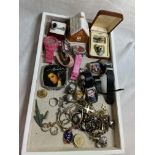 TRAY OF MISCELLANEOUS COSTUME RINGS, PEWTER WITCH ON A BROOM, VARIOUS THIMBLES, CUFFLINKS,