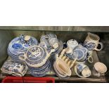 SHELF OF BLUE AND WHITE TRANSFER PRINTED WARE PLATES, TEAPOT,