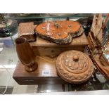 SELECTION OF TREEN BOXES AND A BATTERY CLOCK