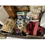 CARTON CONTAINING BLUE AND WHITE TEMPLE JARS, SHELL CASKET,