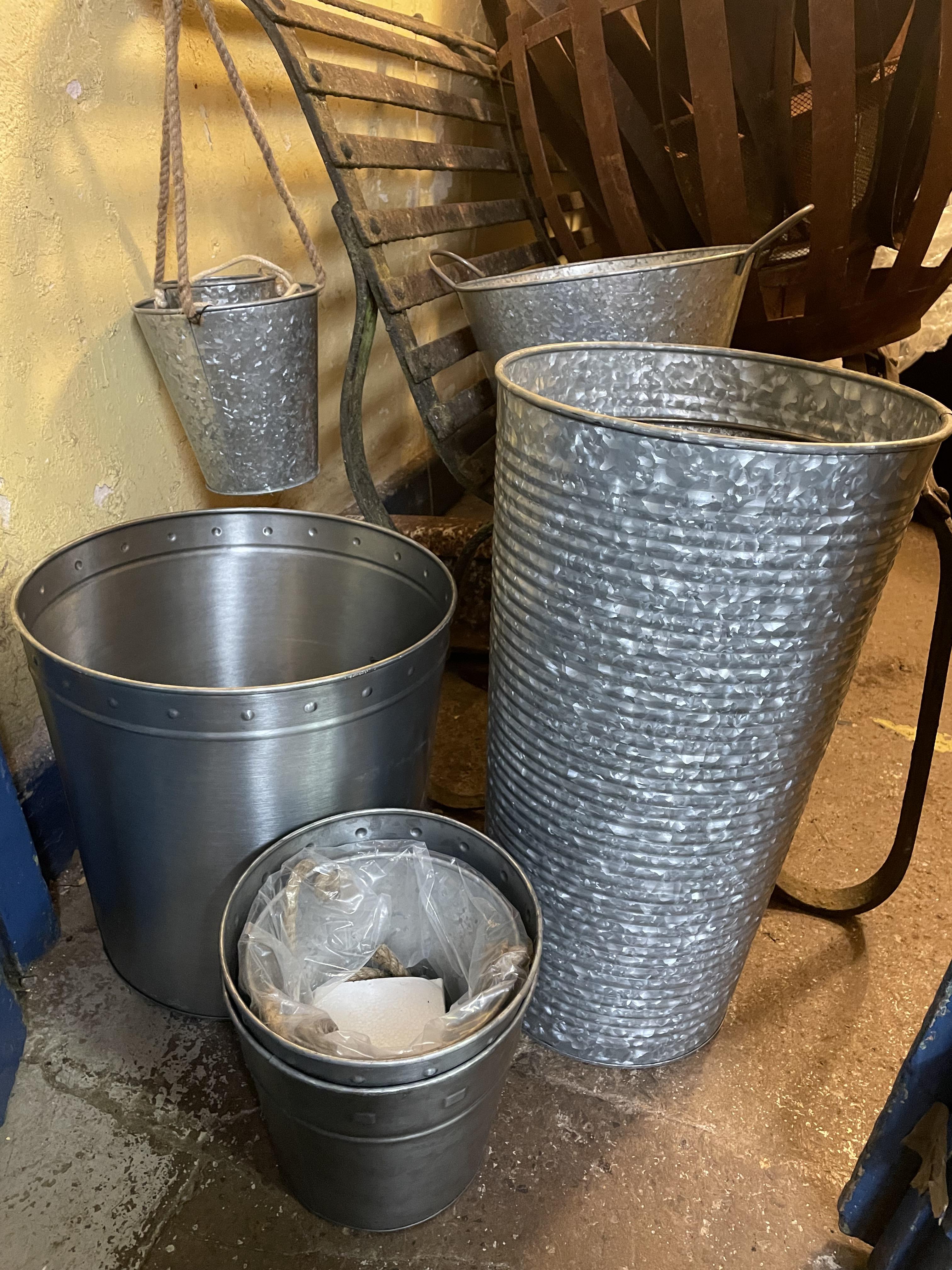 SELECTION OF GALVANIZED SET OF THREE PLANTERS AND A GALVANIZED MILK CHURN PLANTER - Image 4 of 4