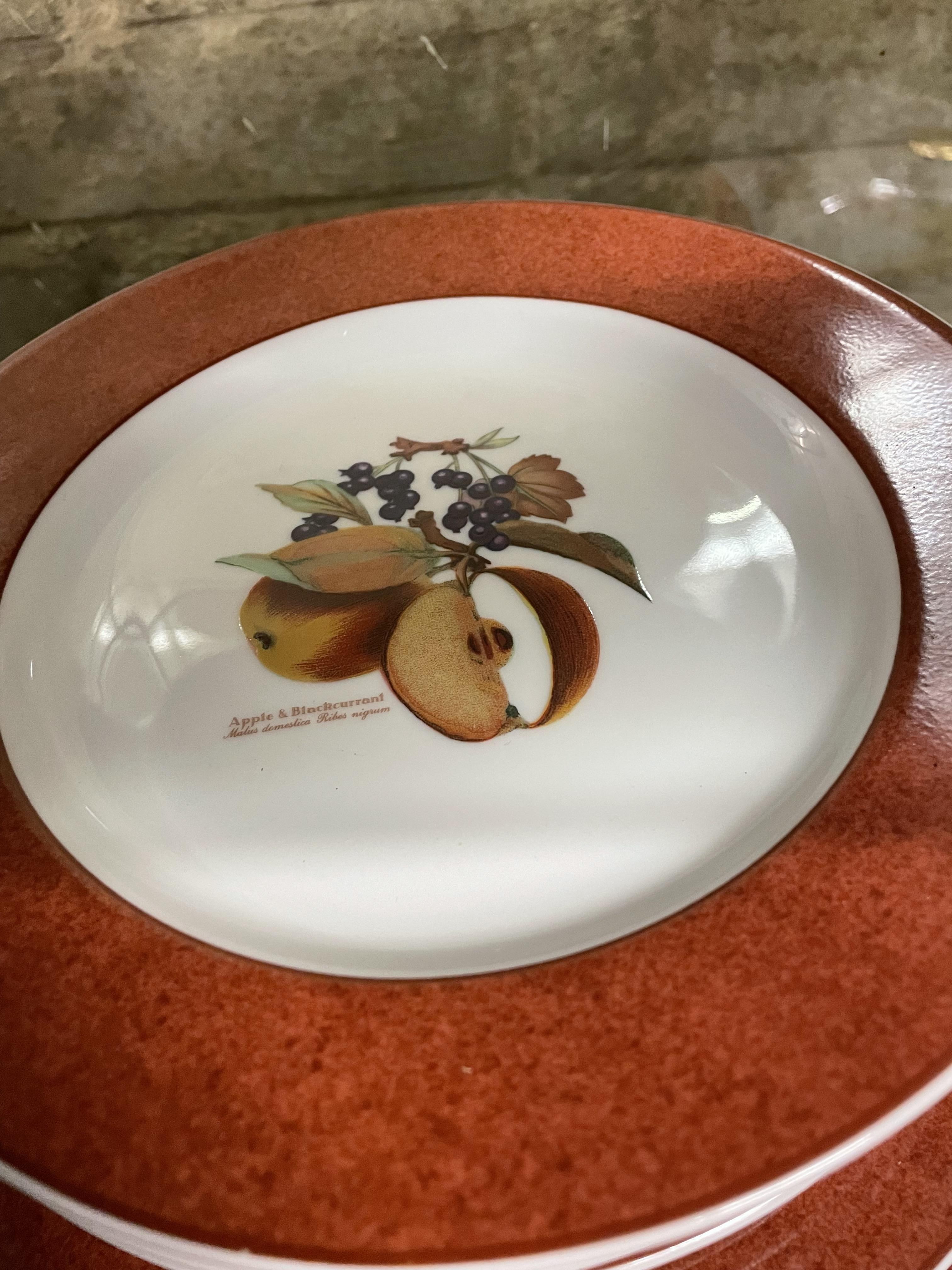32 ROYAL WORCESTER EVESHAM PATTERN RUST RED RIM PLATE COLLECTION - Image 3 of 3