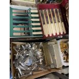 SELECTION OF LOOSE AND CASED CUTLERY SETS