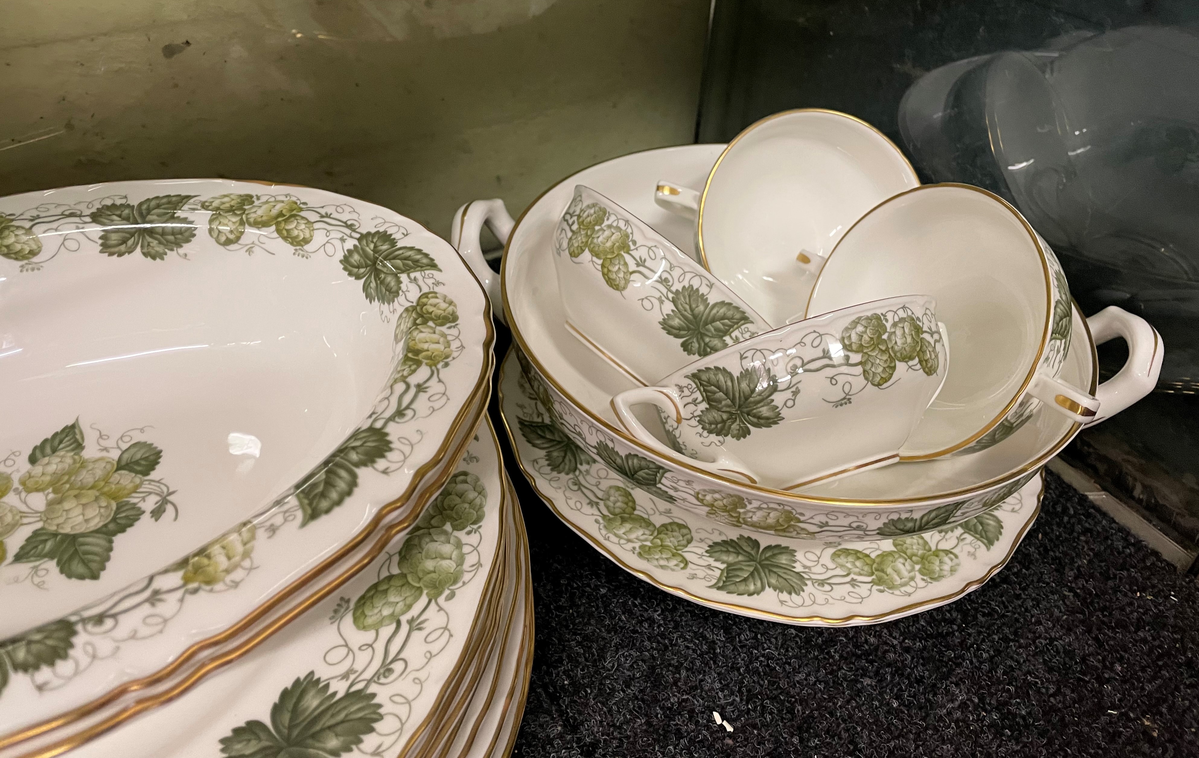 EXTENSIVE 69 PIECE ROYAL WORCESTER HOP 'MATHON' PART DINNER AND TEA SET - Image 3 of 5