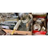 BOX OF KITCHENALIA INCLUDING A LARGE SELECTION OF PYREX WARE, NUTBROWN CERAMIC ROLLING PIN,