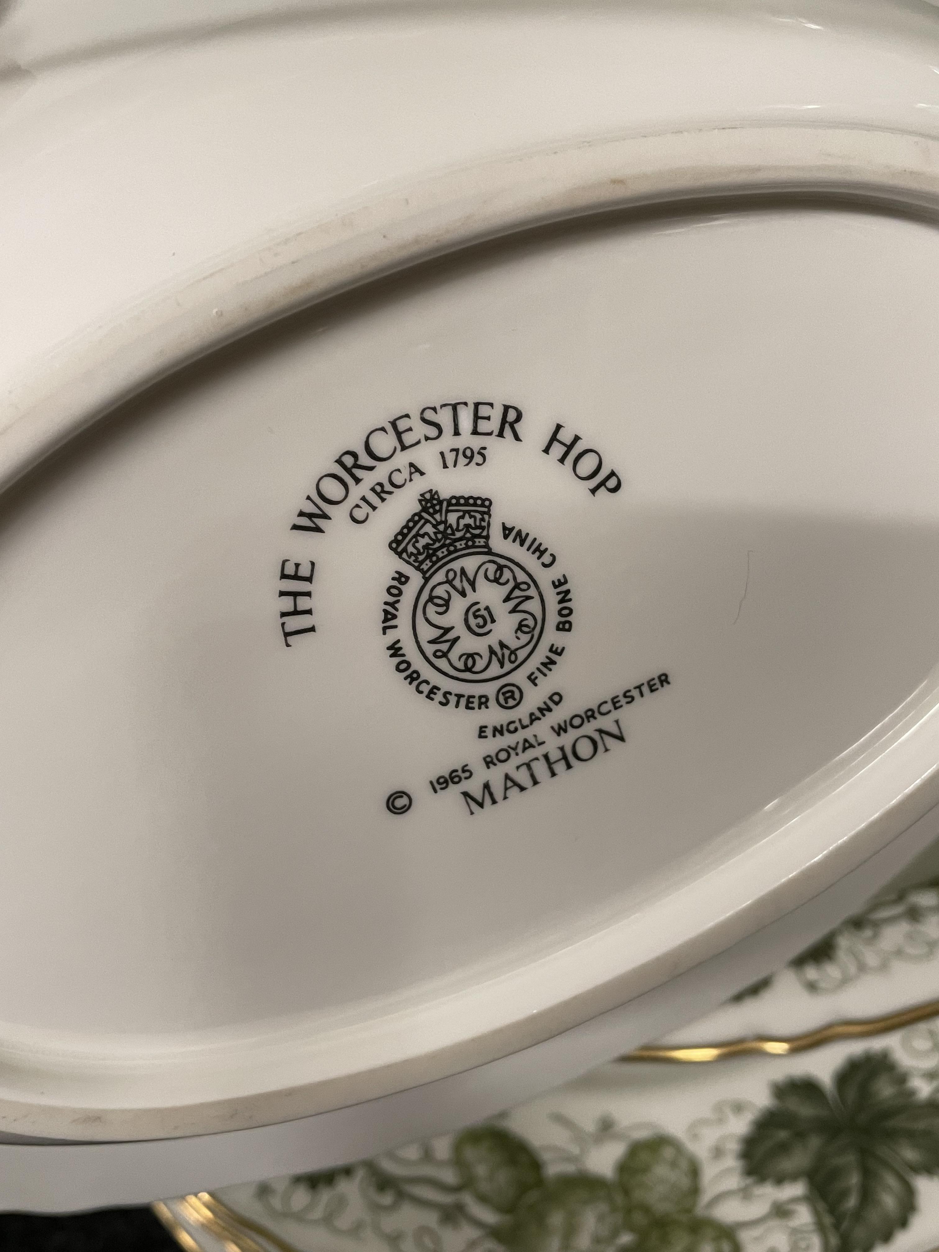 EXTENSIVE 69 PIECE ROYAL WORCESTER HOP 'MATHON' PART DINNER AND TEA SET - Image 5 of 5