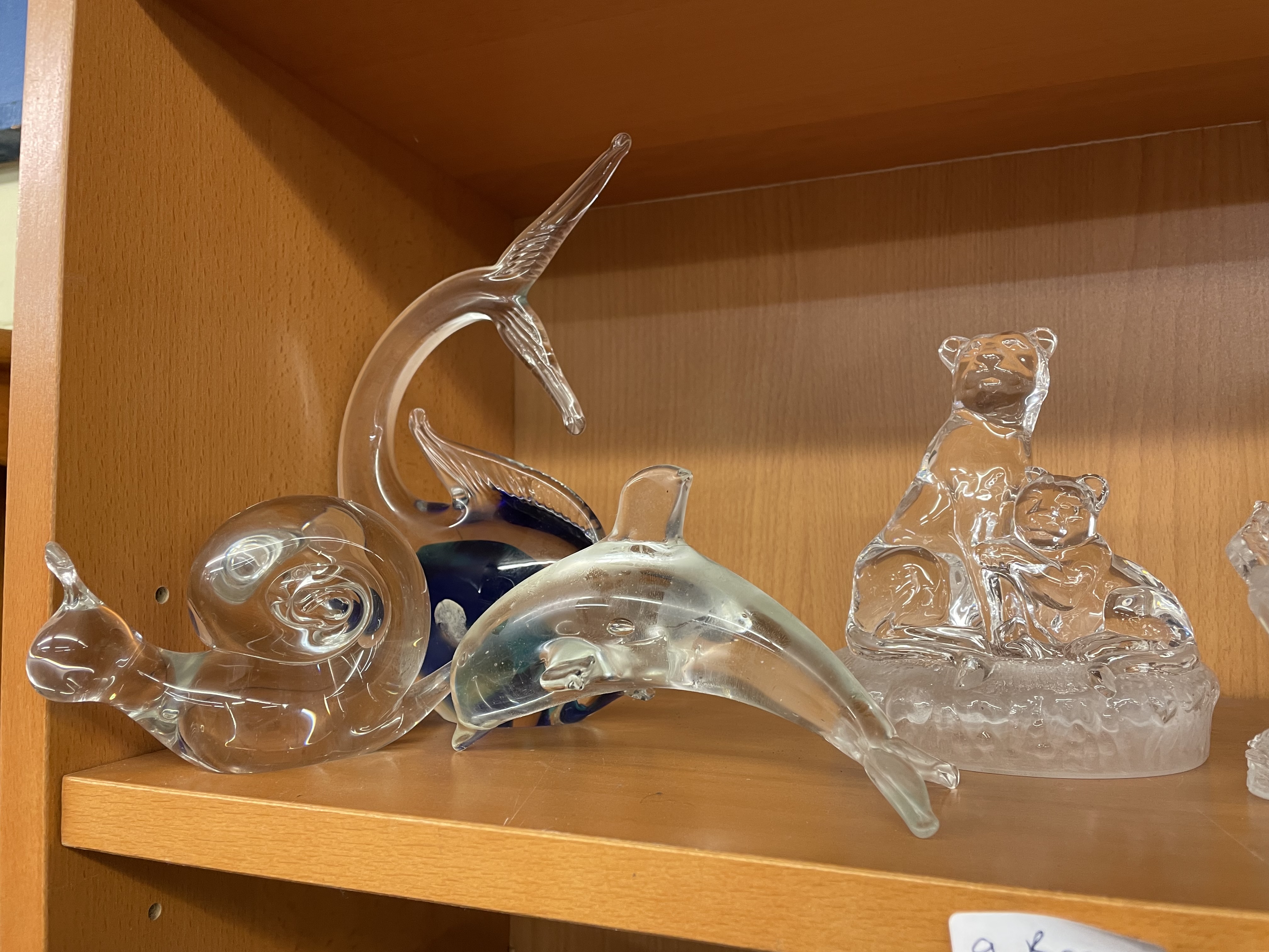 TWO SHELVES OF ASSORTED GLASS ANIMAL FIGURES, PORCELAIN CLOCK, TEA SET, ETC. - Image 4 of 6