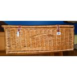 LARGE WICKER PICNIC HAMPER