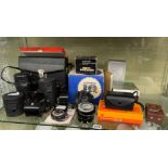 SHELF OF PHOTOGRAPHY EQUIPMENT INCLUDING CASED CHINON DART 4X ZOOM CAMERA, VIEW MASTER SLIDE ALBUM,