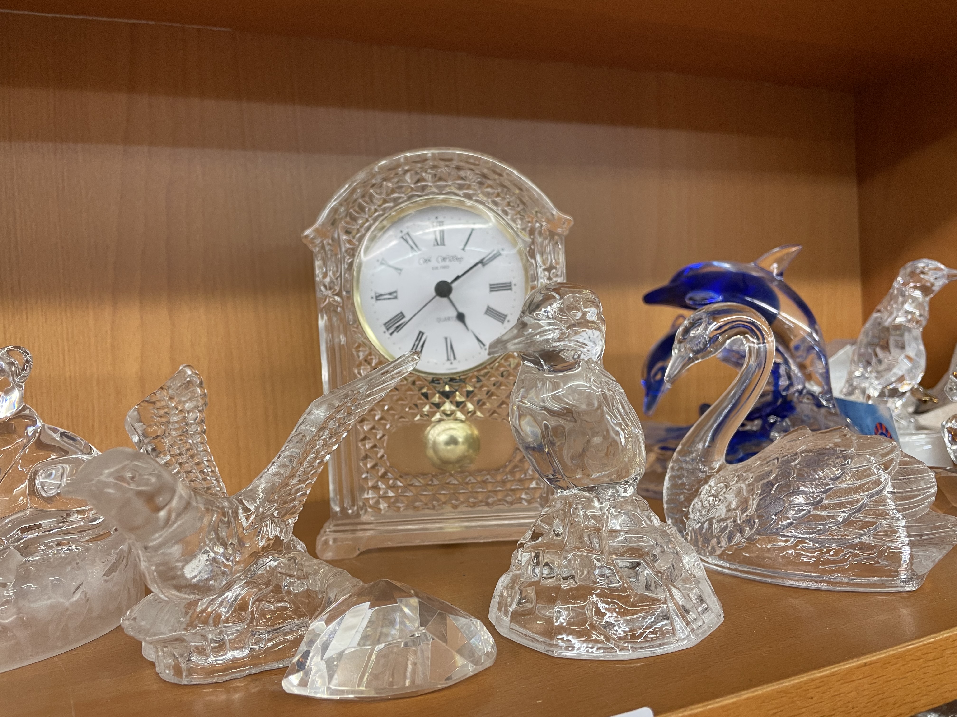 TWO SHELVES OF ASSORTED GLASS ANIMAL FIGURES, PORCELAIN CLOCK, TEA SET, ETC. - Image 3 of 6