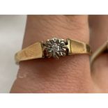 9CT GOLD ILLUSION SET CHIP RING 2.