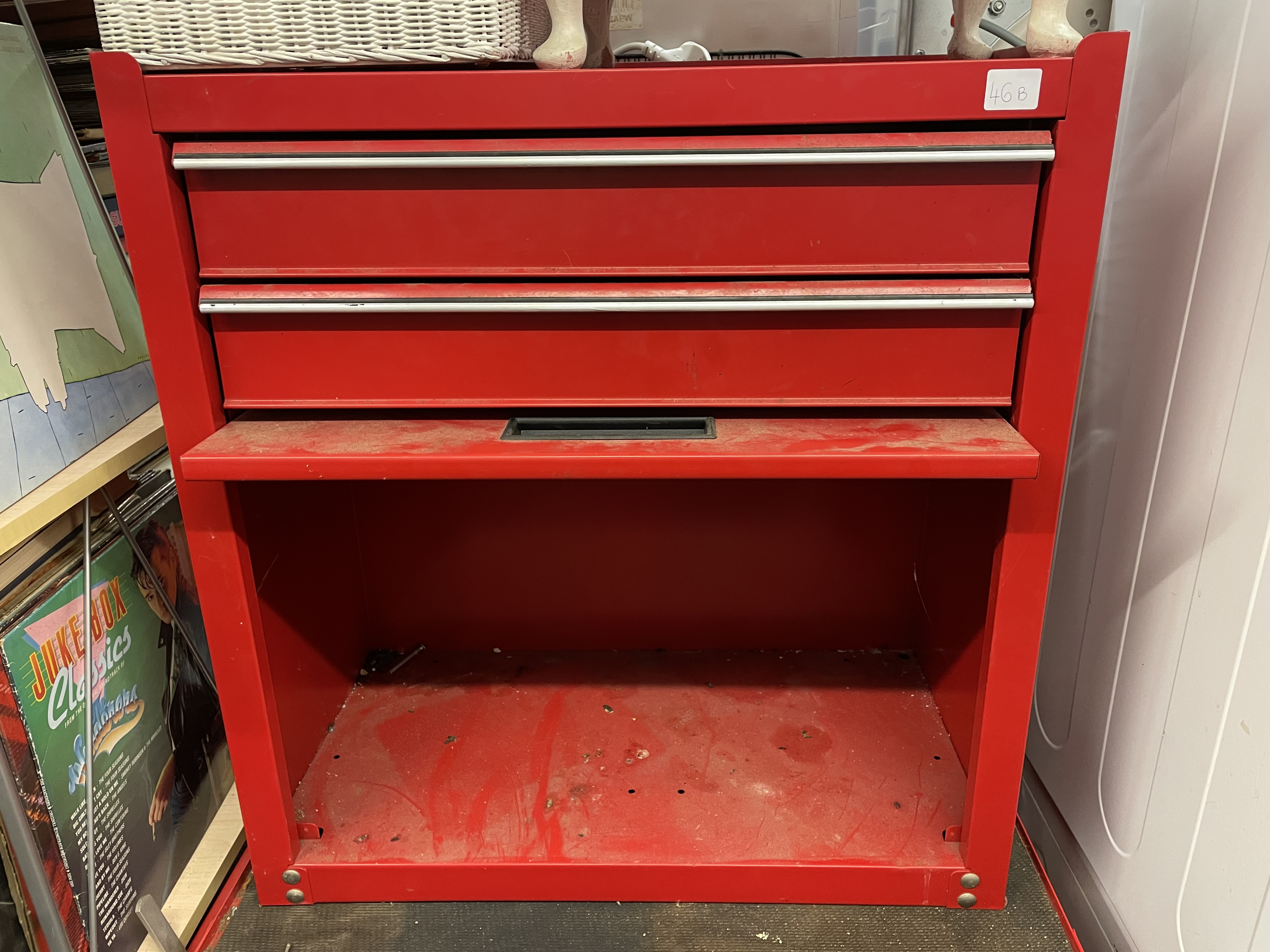 RED MECHANICS DESK TOP TOOL CHEST/CUPBOARD - CONTAINING WIRE CUTTERS, HEAVY DUTY RAW BOLTS, - Image 2 of 4