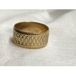 9CT GOLD BROAD ENGRAVED WEDDING BAND 4.