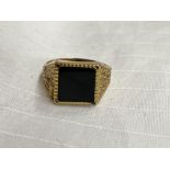 9CT GOLD TEXTURED AND ONYX SIGNET RING 3.