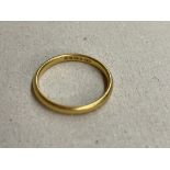 22CT GOLD WEDDING BAND 2.