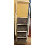 ALUMINIUM FOUR TREAD STEP LADDERS