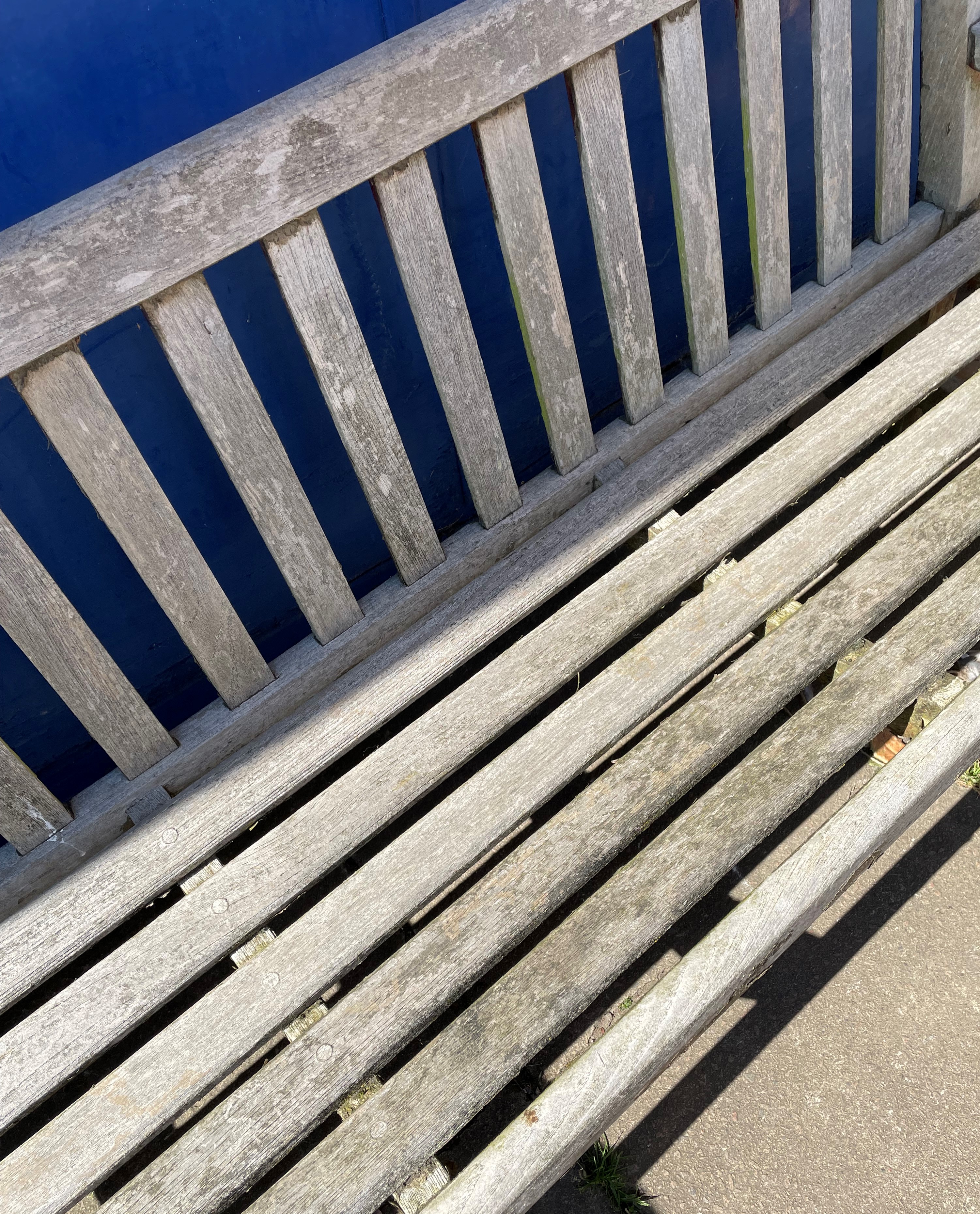 WEATHERED HARD WOOD SLATTED BENCH - Image 2 of 3