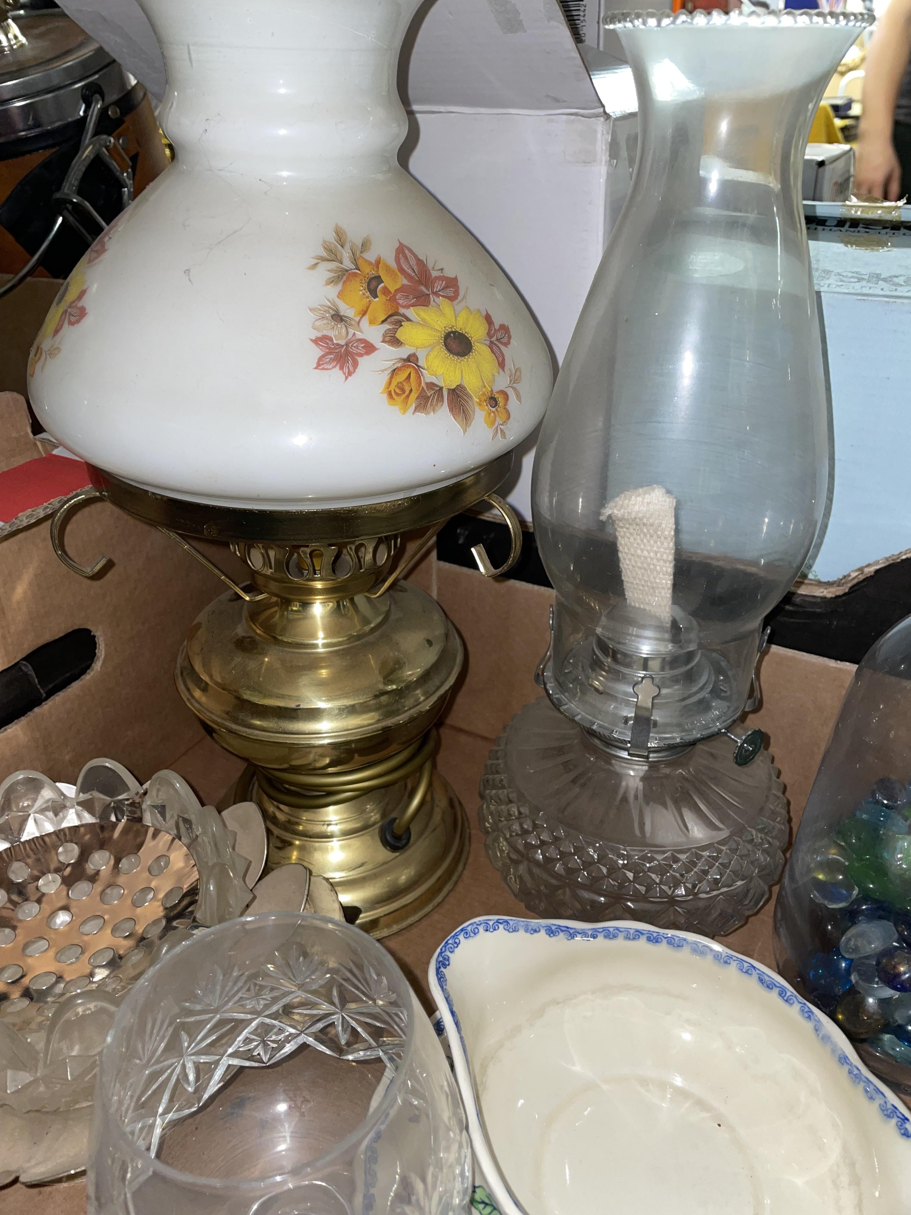 ELECTRIFIED OIL LAMP, PARAFFIN LAMP, GLASS PEBBLES IN VASE, - Image 2 of 3