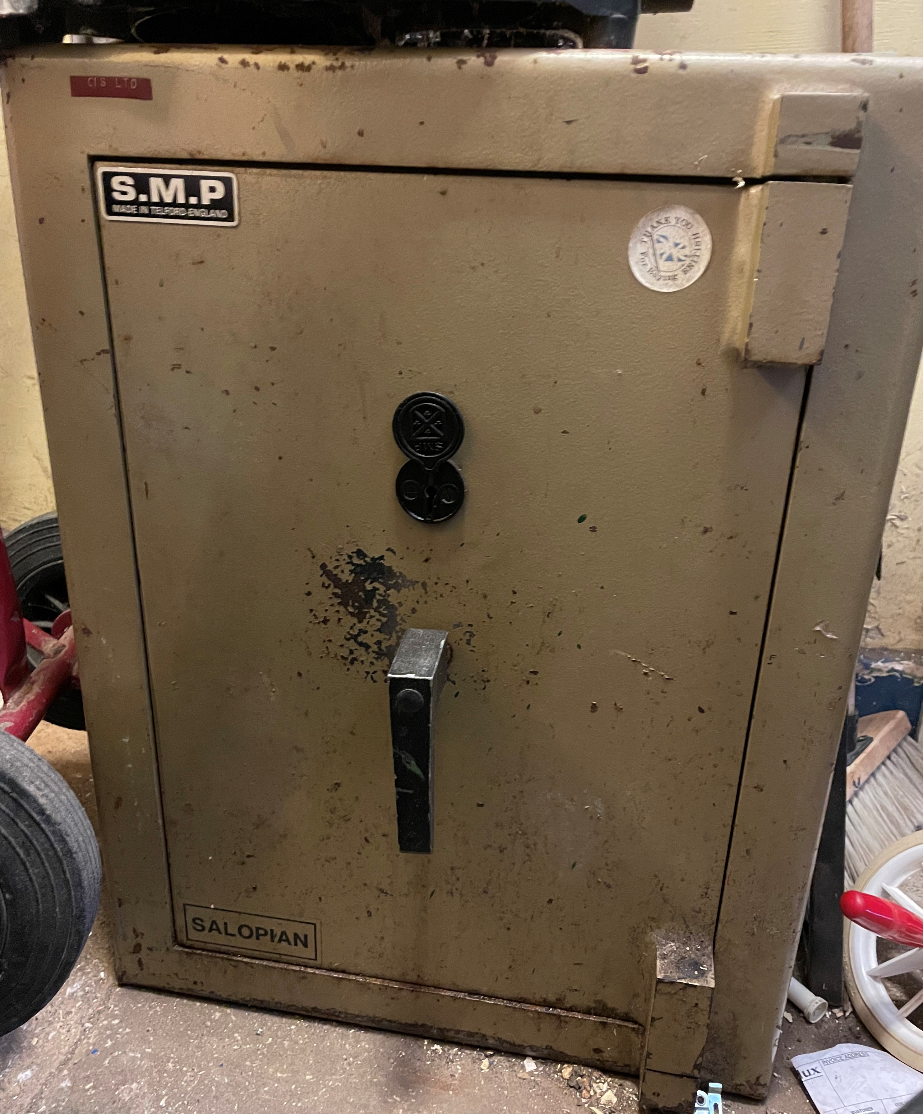 SMP KEY LOCK SAFE WITH KEYS