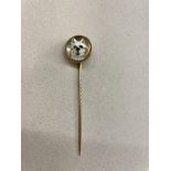 UNMARKED YELLOW METAL MOUNTED TERRIER INTAGLIO STICK PIN