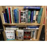 SHELF OF HARDBACK REFERENCE BOOKS ON ANTIQUES AND ANTIQUE COLLECTING