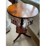 VICTORIAN MAHOGANY TURNED PEDESTAL TRIPOD TABLE DIAMETER 43CM APPROX